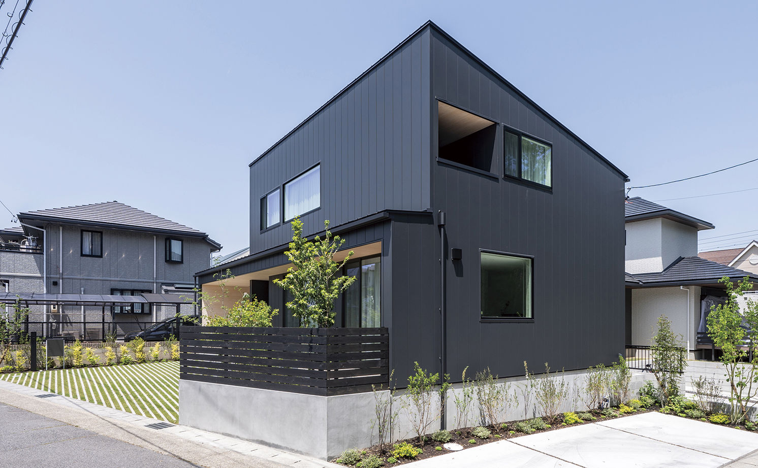 アールギャラリー(アールプランナー) 【2000万円台/40坪台/間取り有】色彩のバランスで創る、シンプルモダン。白の空間に緑景が溶け込む家の建築実例画像18