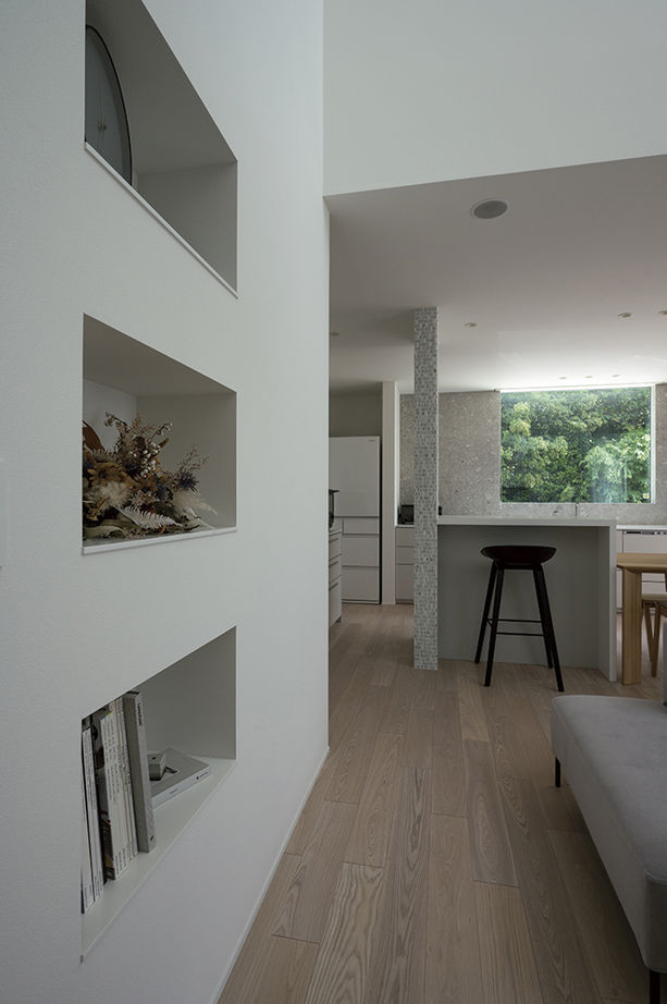 アールギャラリー(アールプランナー) 【2000万円台/40坪台/間取り有】色彩のバランスで創る、シンプルモダン。白の空間に緑景が溶け込む家の建築実例画像19