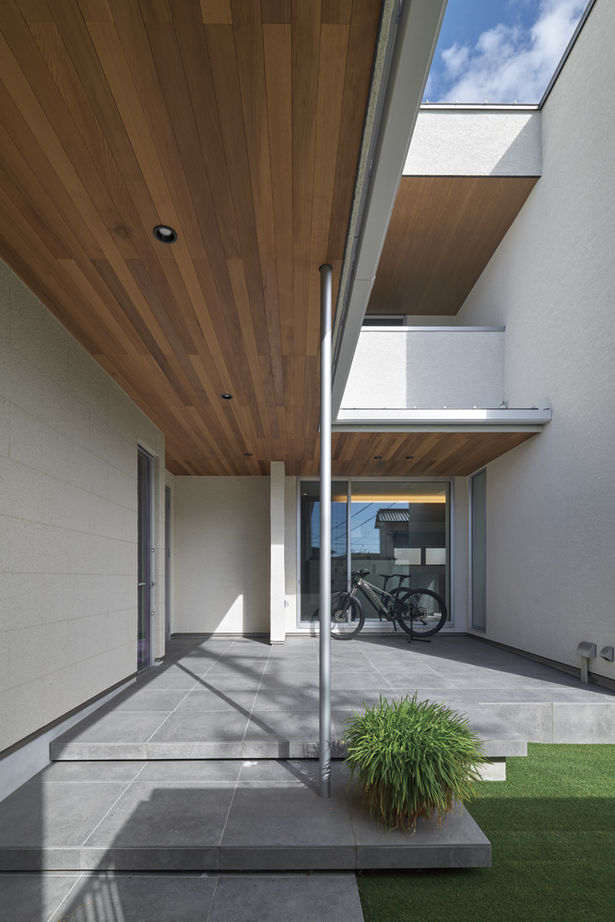 アールギャラリー(アールプランナー) 【ハイグレード/50坪台/間取り図】屋外にも、屋内にも“非日常”を。ビルトインガレージと中庭を楽しむ家の建築実例画像6