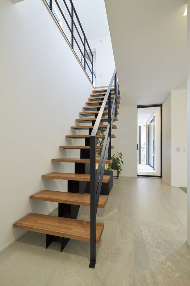 アールギャラリー(アールプランナー) 【ハイグレード/50坪台/間取り図】屋外にも、屋内にも“非日常”を。ビルトインガレージと中庭を楽しむ家の建築実例画像18