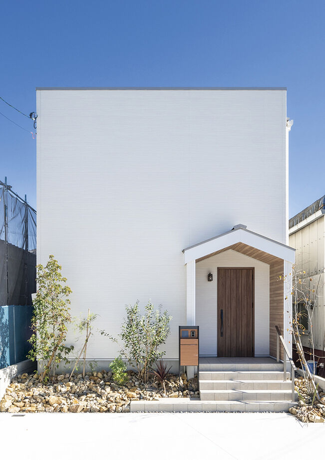 アールギャラリー(アールプランナー) 【2000万円台/35坪台/間取り有】吹抜けリビングで紡ぐ、家族時間。居場所選びが楽しくなる家の建築実例画像1