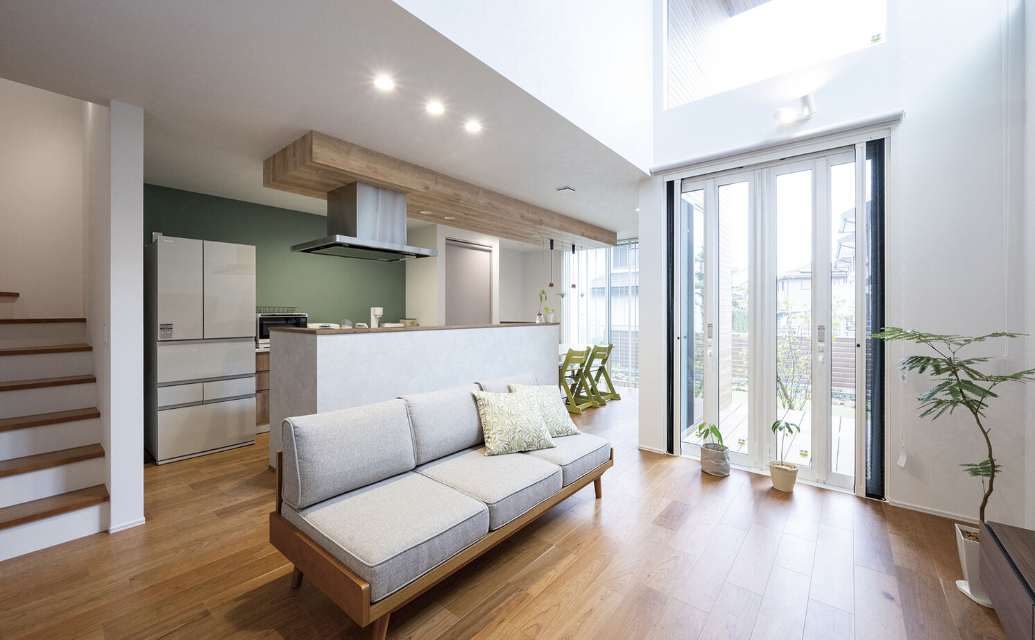 アールギャラリー(アールプランナー) 【2000万円台/35坪台/間取り有】吹抜けリビングで紡ぐ、家族時間。居場所選びが楽しくなる家の建築実例画像2