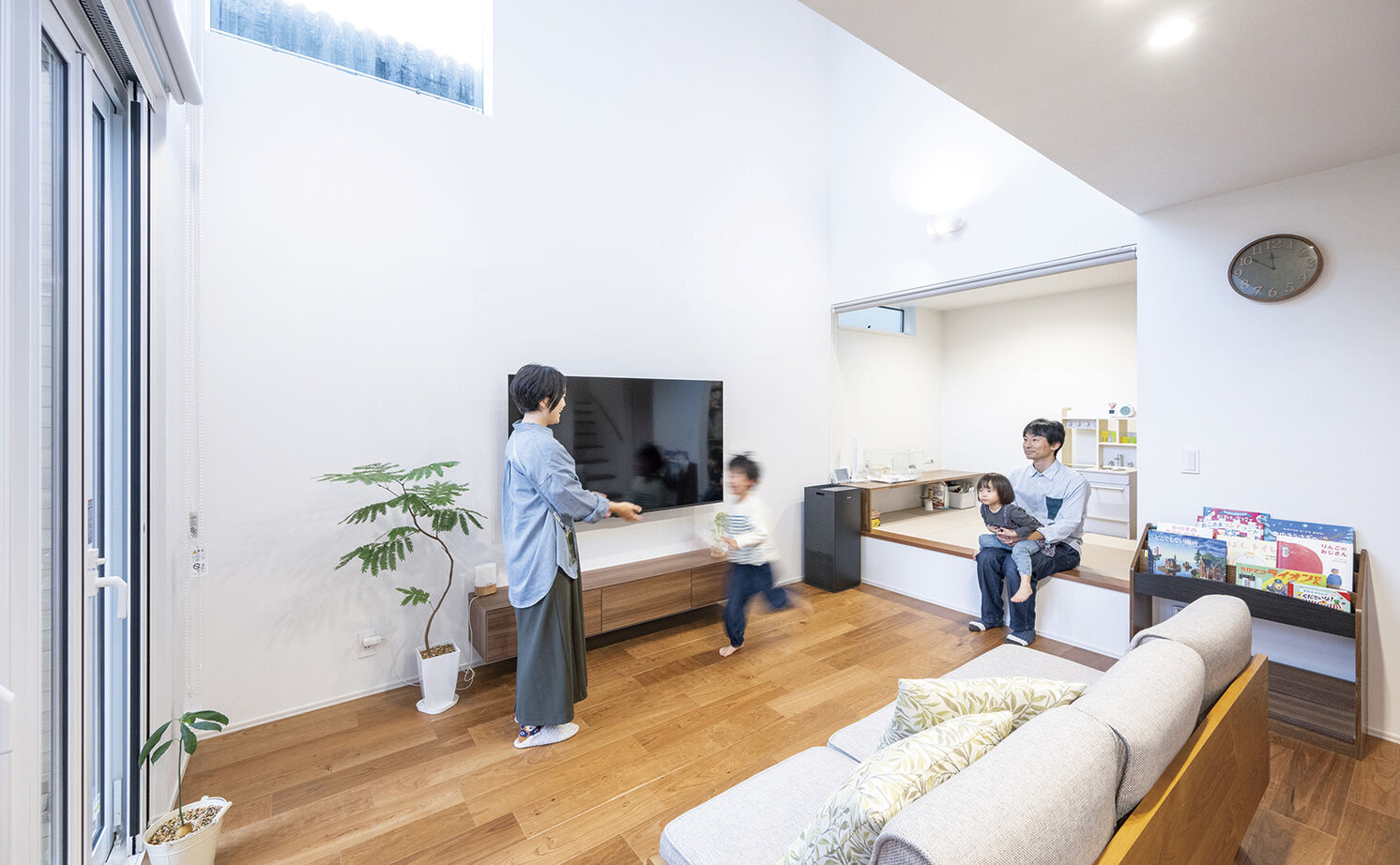 アールギャラリー(アールプランナー) 【2000万円台/35坪台/間取り有】吹抜けリビングで紡ぐ、家族時間。居場所選びが楽しくなる家の建築実例画像4