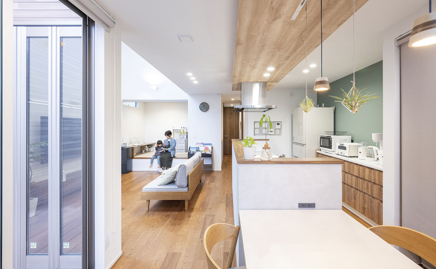 アールギャラリー(アールプランナー) 【2000万円台/35坪台/間取り有】吹抜けリビングで紡ぐ、家族時間。居場所選びが楽しくなる家の建築実例画像5