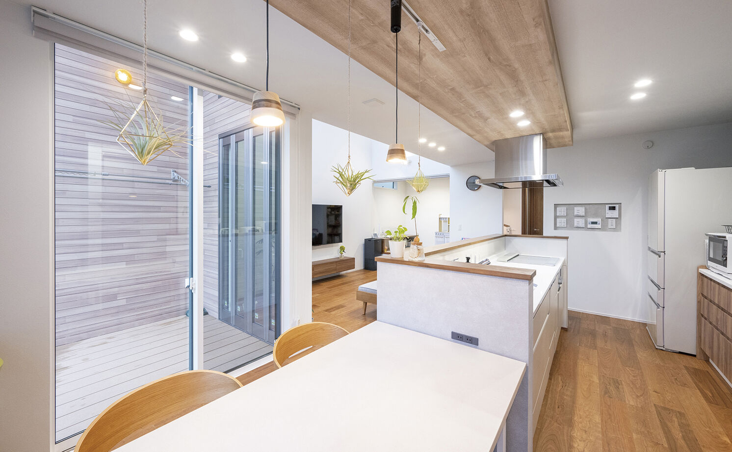 アールギャラリー(アールプランナー) 【2000万円台/35坪台/間取り有】吹抜けリビングで紡ぐ、家族時間。居場所選びが楽しくなる家の建築実例画像6