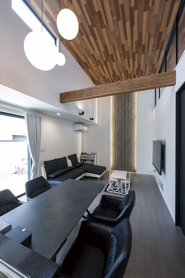 アールギャラリー(アールプランナー) 【二世帯住宅/60坪台/間取り図】家族だけが眺められる中庭のある暮らし。コの字型で造るリゾートな家の建築実例画像3