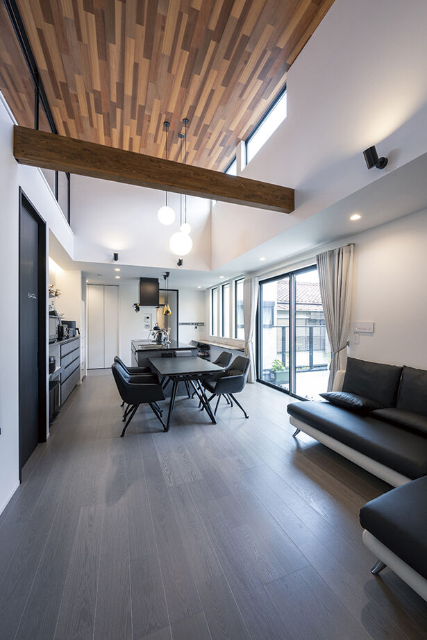 アールギャラリー(アールプランナー) 【二世帯住宅/60坪台/間取り図】家族だけが眺められる中庭のある暮らし。コの字型で造るリゾートな家の建築実例画像4