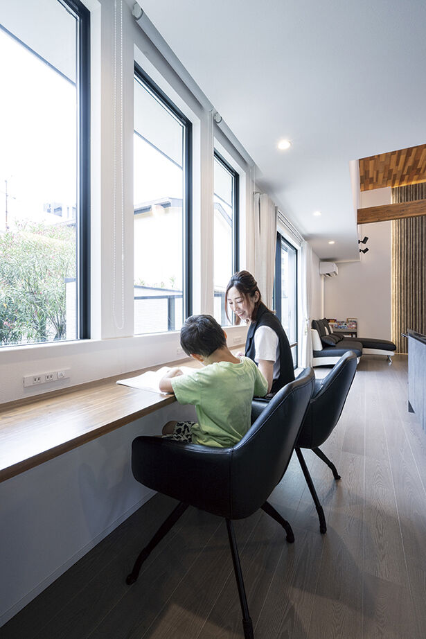 アールギャラリー(アールプランナー) 【二世帯住宅/60坪台/間取り図】家族だけが眺められる中庭のある暮らし。コの字型で造るリゾートな家の建築実例画像5