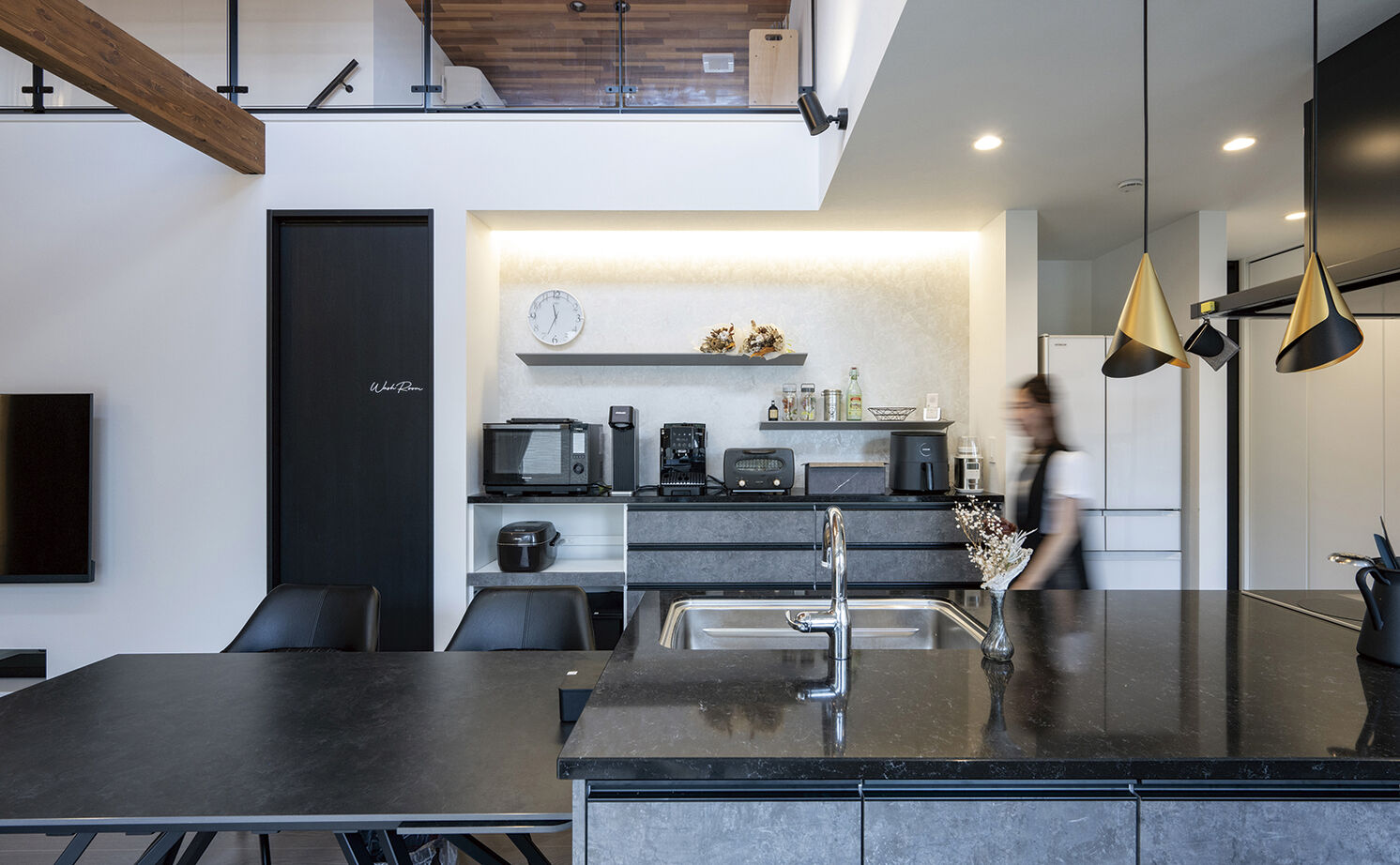 アールギャラリー(アールプランナー) 【二世帯住宅/60坪台/間取り図】家族だけが眺められる中庭のある暮らし。コの字型で造るリゾートな家の建築実例画像7