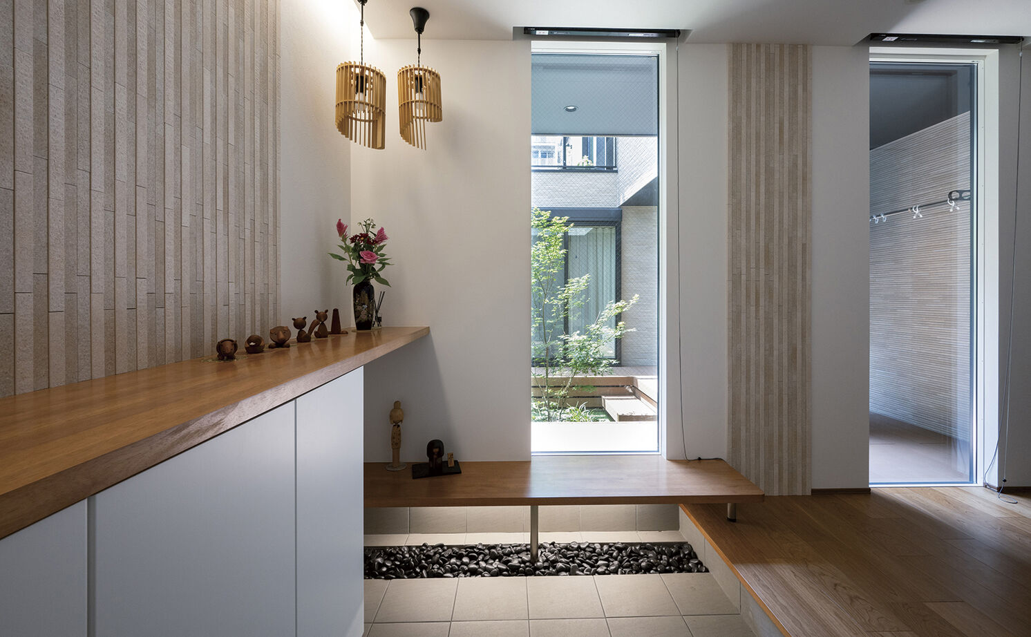 アールギャラリー(アールプランナー) 【二世帯住宅/60坪台/間取り図】家族だけが眺められる中庭のある暮らし。コの字型で造るリゾートな家の建築実例画像11