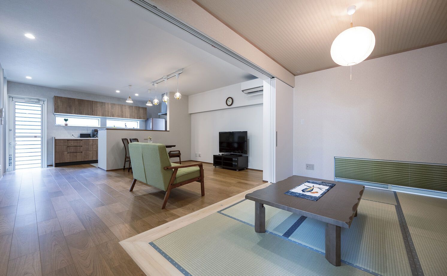 アールギャラリー(アールプランナー) 【二世帯住宅/60坪台/間取り図】家族だけが眺められる中庭のある暮らし。コの字型で造るリゾートな家の建築実例画像12