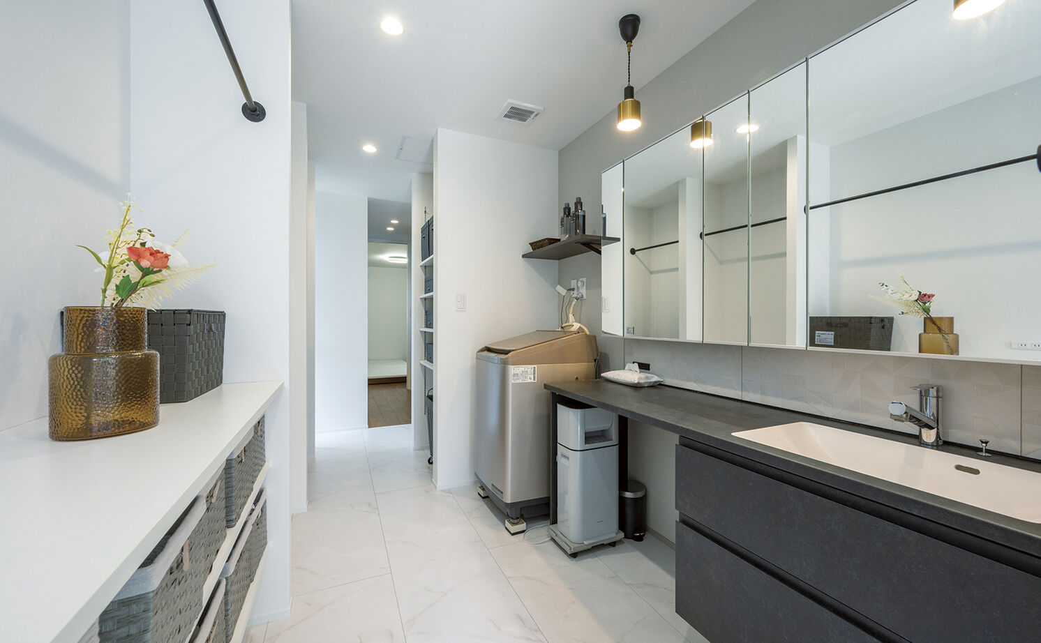 アールギャラリー(アールプランナー) 【二世帯住宅/60坪台/間取り図】家族だけが眺められる中庭のある暮らし。コの字型で造るリゾートな家の建築実例画像14