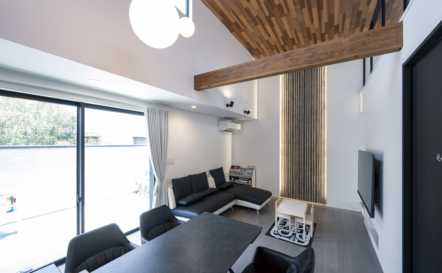 アールギャラリー(アールプランナー) 【二世帯住宅/60坪台/間取り図】家族だけが眺められる中庭のある暮らし。コの字型で造るリゾートな家の建築実例画像18