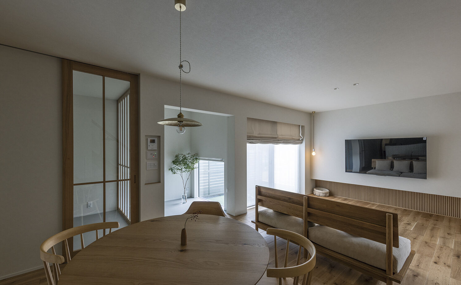 アールギャラリー(アールプランナー) 【2000万円台/32坪台/間取り有】旅先での寛ぎを、我が家に。造作建具で磨く、和モダン空間の建築実例画像4