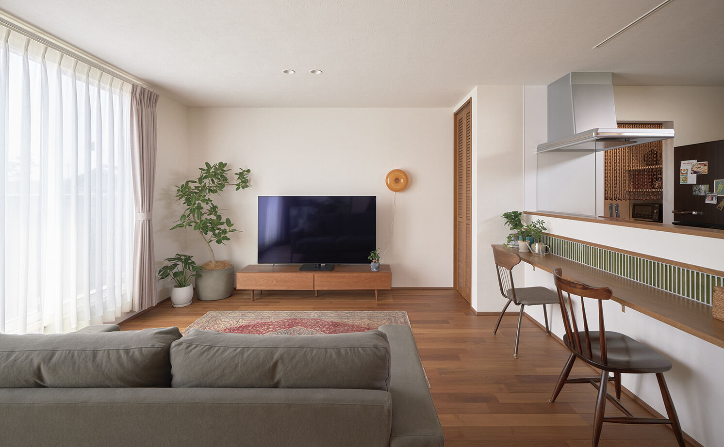 アールギャラリー(アールプランナー) 【2000万円台/31坪台/間取り有】木の温もりでできたクラシックモダンの2階LDK。飾りを楽しむ、器のような家の建築実例画像3