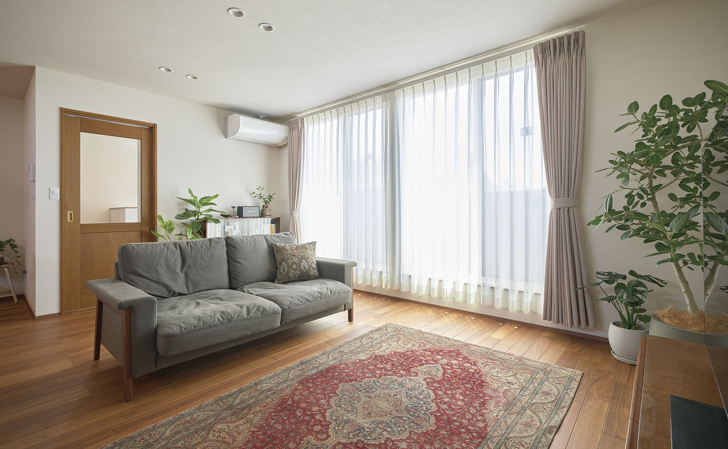 アールギャラリー(アールプランナー) 【2000万円台/31坪台/間取り有】木の温もりでできたクラシックモダンの2階LDK。飾りを楽しむ、器のような家の建築実例画像4