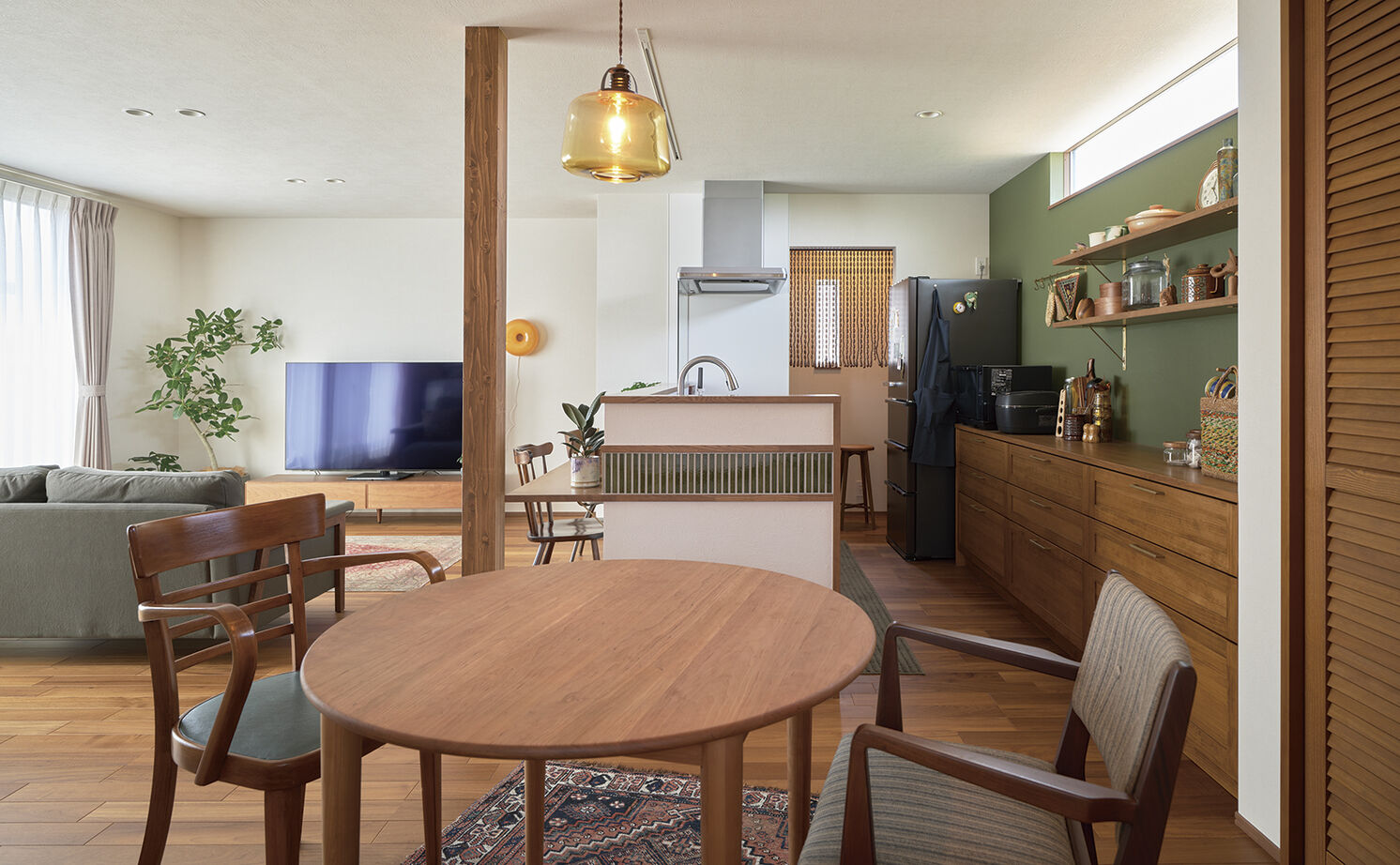 アールギャラリー(アールプランナー) 【2000万円台/31坪台/間取り有】木の温もりでできたクラシックモダンの2階LDK。飾りを楽しむ、器のような家の建築実例画像6