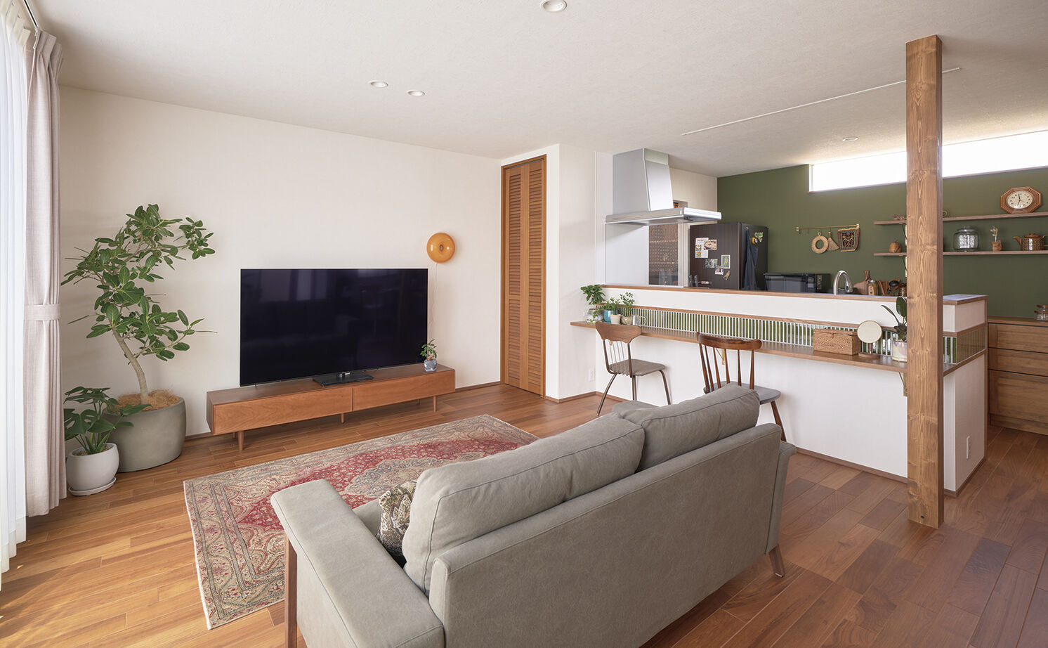 アールギャラリー(アールプランナー) 【2000万円台/31坪台/間取り有】木の温もりでできたクラシックモダンの2階LDK。飾りを楽しむ、器のような家の建築実例画像7