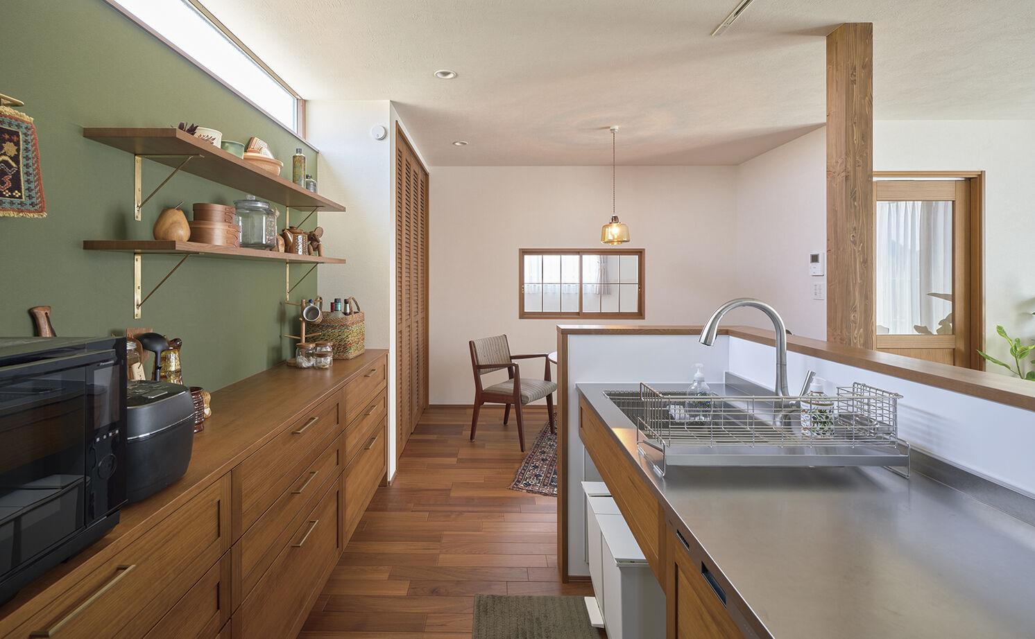 アールギャラリー(アールプランナー) 【2000万円台/31坪台/間取り有】木の温もりでできたクラシックモダンの2階LDK。飾りを楽しむ、器のような家の建築実例画像9