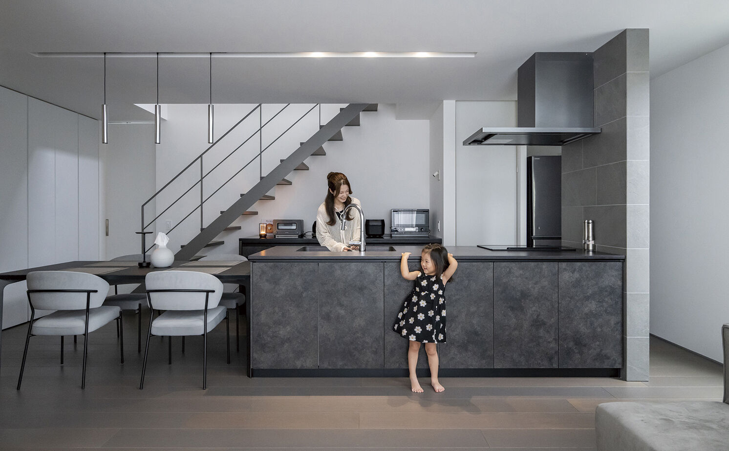 アールギャラリー(アールプランナー) 【3000万円台/30坪台/間取り図】素材使いとスタイリングの妙で、ホテルライクな暮らしを楽しむ家の建築実例画像3