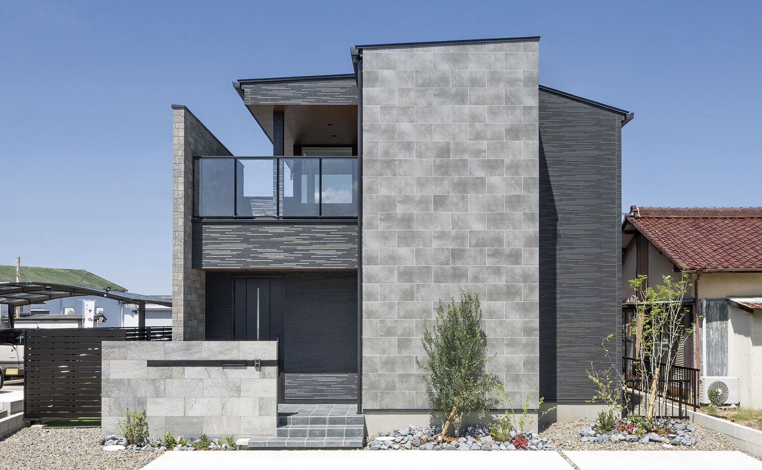 アールギャラリー(アールプランナー) 【3000万円台/40坪台/間取り図】5ｍ超の吹抜けリビング×回遊動線。非日常と日常が交差する家の建築実例画像1