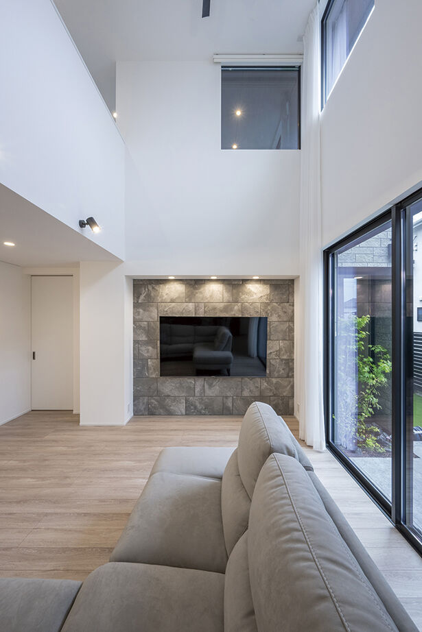 アールギャラリー(アールプランナー) 【3000万円台/40坪台/間取り図】5ｍ超の吹抜けリビング×回遊動線。非日常と日常が交差する家の建築実例画像2