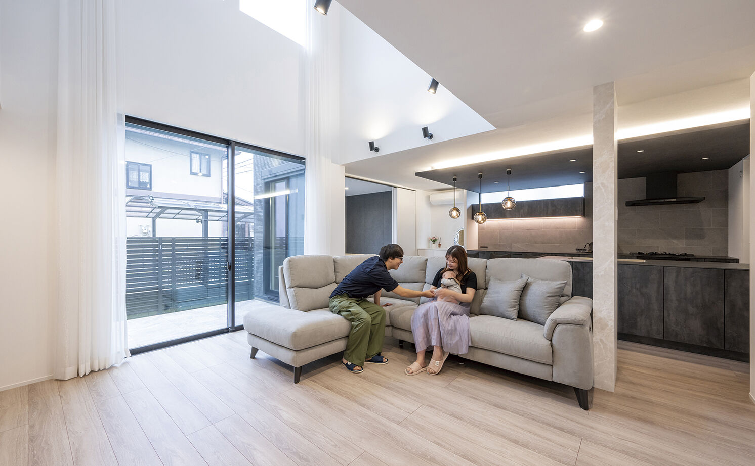 アールギャラリー(アールプランナー) 【3000万円台/40坪台/間取り図】5ｍ超の吹抜けリビング×回遊動線。非日常と日常が交差する家の建築実例画像3