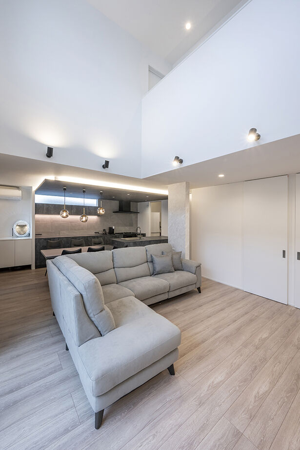 アールギャラリー(アールプランナー) 【3000万円台/40坪台/間取り図】5ｍ超の吹抜けリビング×回遊動線。非日常と日常が交差する家の建築実例画像4