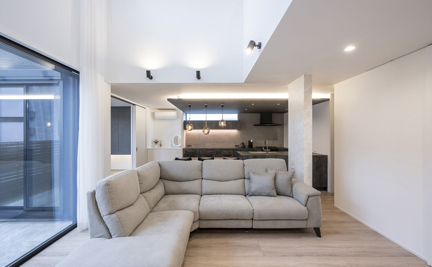 アールギャラリー(アールプランナー) 【3000万円台/40坪台/間取り図】5ｍ超の吹抜けリビング×回遊動線。非日常と日常が交差する家の建築実例画像5