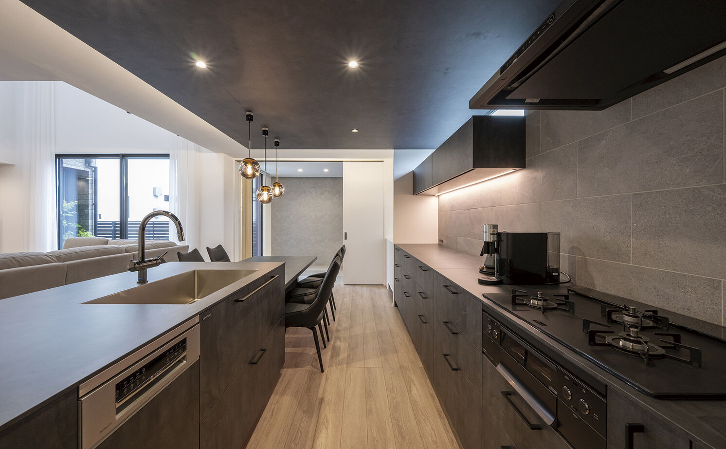 アールギャラリー(アールプランナー) 【3000万円台/40坪台/間取り図】5ｍ超の吹抜けリビング×回遊動線。非日常と日常が交差する家の建築実例画像9