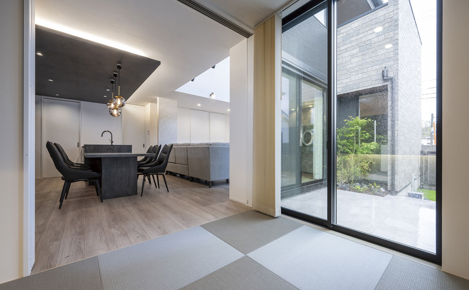 アールギャラリー(アールプランナー) 【3000万円台/40坪台/間取り図】5ｍ超の吹抜けリビング×回遊動線。非日常と日常が交差する家の建築実例画像12