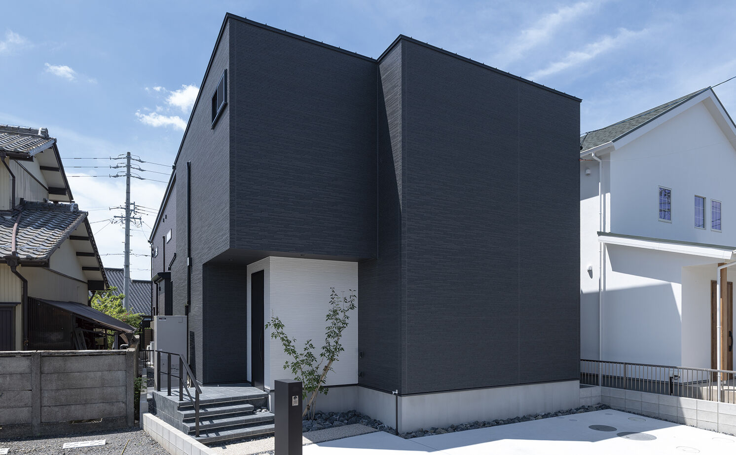 アールギャラリー(アールプランナー) 【2000万円台/30坪台/間取り図】6ｍ超吹抜け×ピットリビング。ギャラリーの様な非日常の寛ぎを、我が家にの建築実例画像1