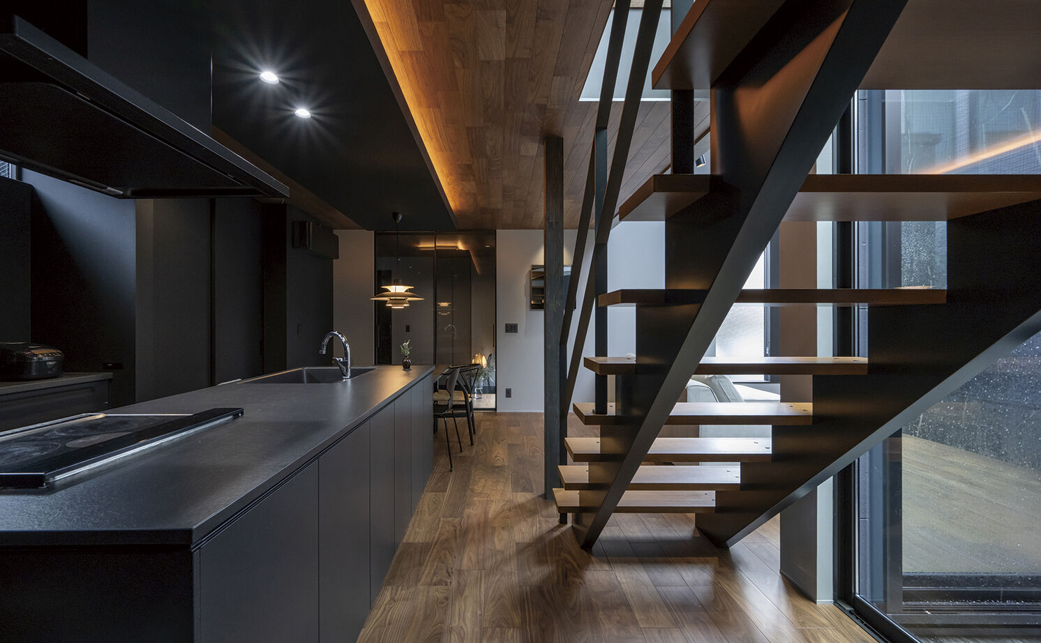 アールギャラリー(アールプランナー) 【3000万円台/30坪台/間取り図】吹抜け×中庭×シースルー階段。駅近立地を感じさせない、リゾート空間の建築実例画像8