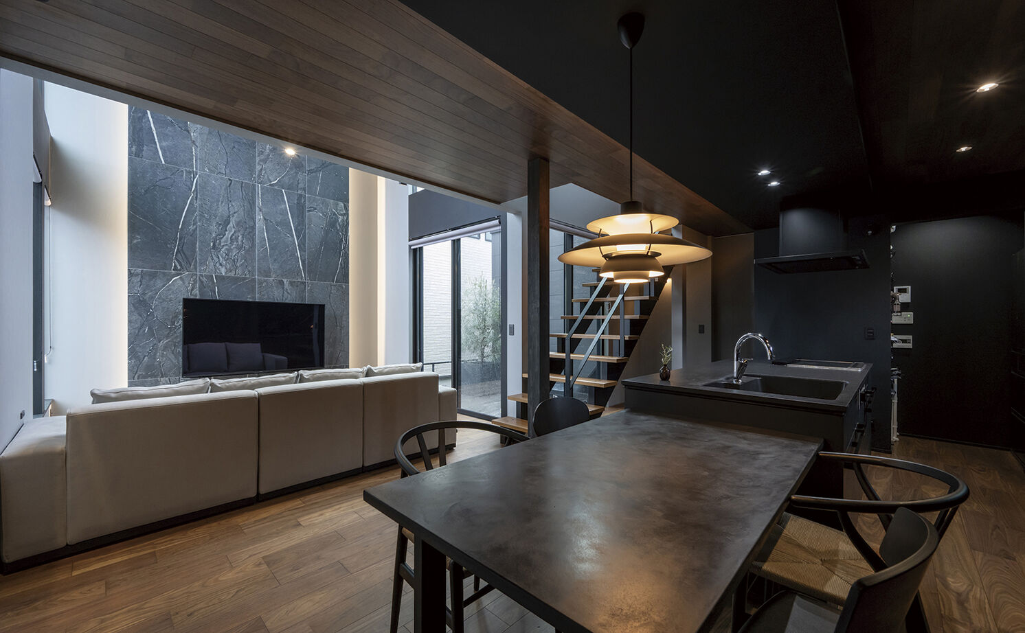 アールギャラリー(アールプランナー) 【3000万円台/30坪台/間取り図】吹抜け×中庭×シースルー階段。駅近立地を感じさせない、リゾート空間の建築実例画像10