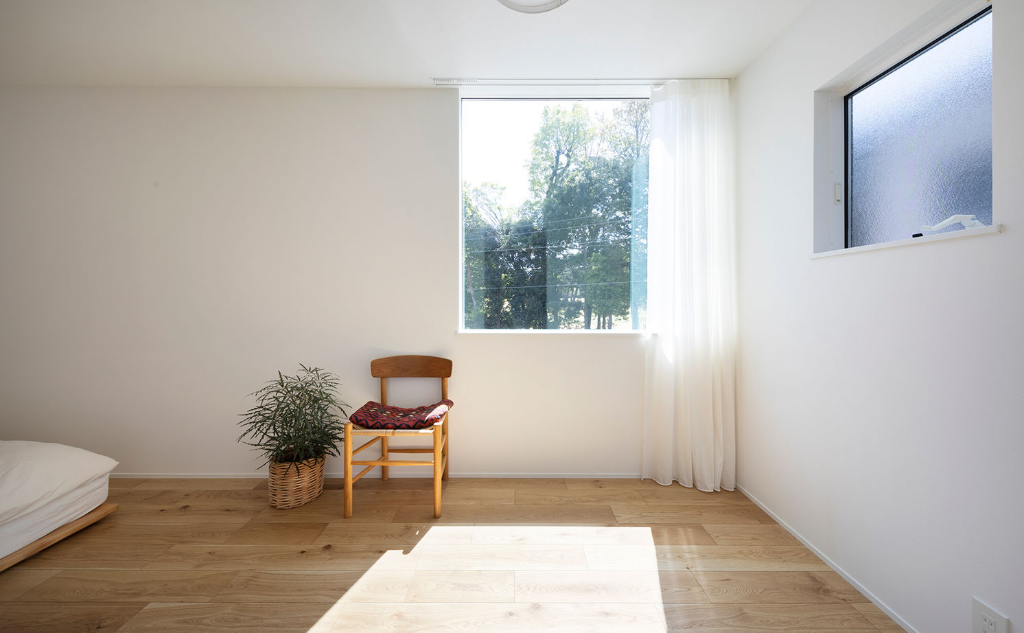 アールギャラリー(アールプランナー) 【1000万円台/20坪台/間取り有/コの字/中庭】家づくりから、暮らしづくりへ。緑景を暮らしに取り込む家の建築実例画像14