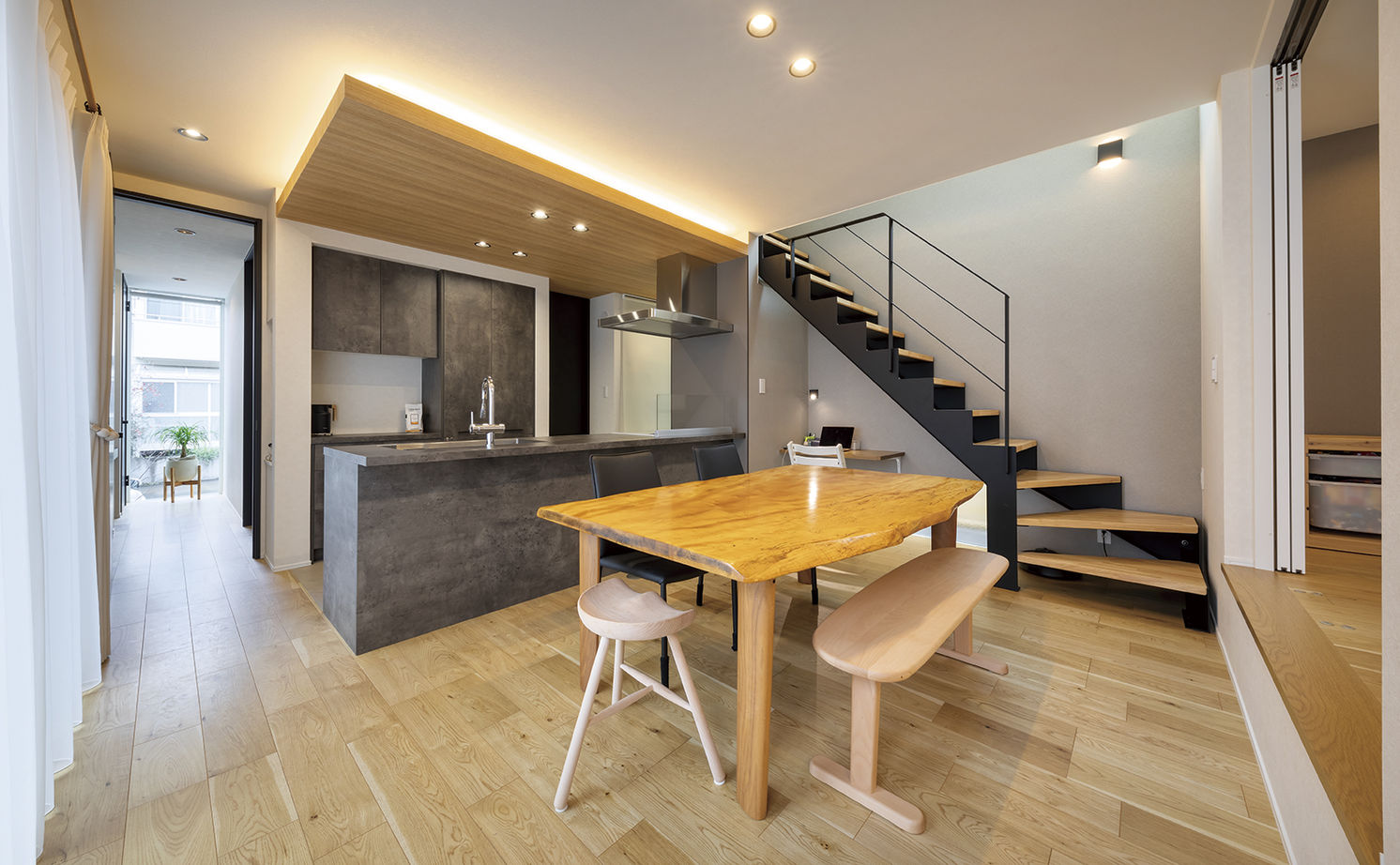 アールギャラリー(アールプランナー) 【3000万円台/2階建て/40坪台/間取り図】立地条件に左右されない、コートプラン。南面を閉じても明るい家の建築実例画像7