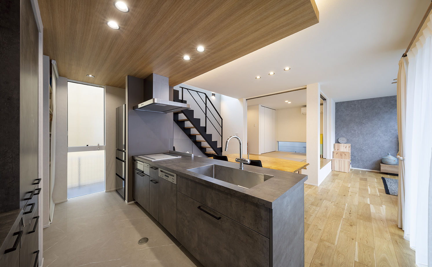 アールギャラリー(アールプランナー) 【3000万円台/2階建て/40坪台/間取り図】立地条件に左右されない、コートプラン。南面を閉じても明るい家の建築実例画像15