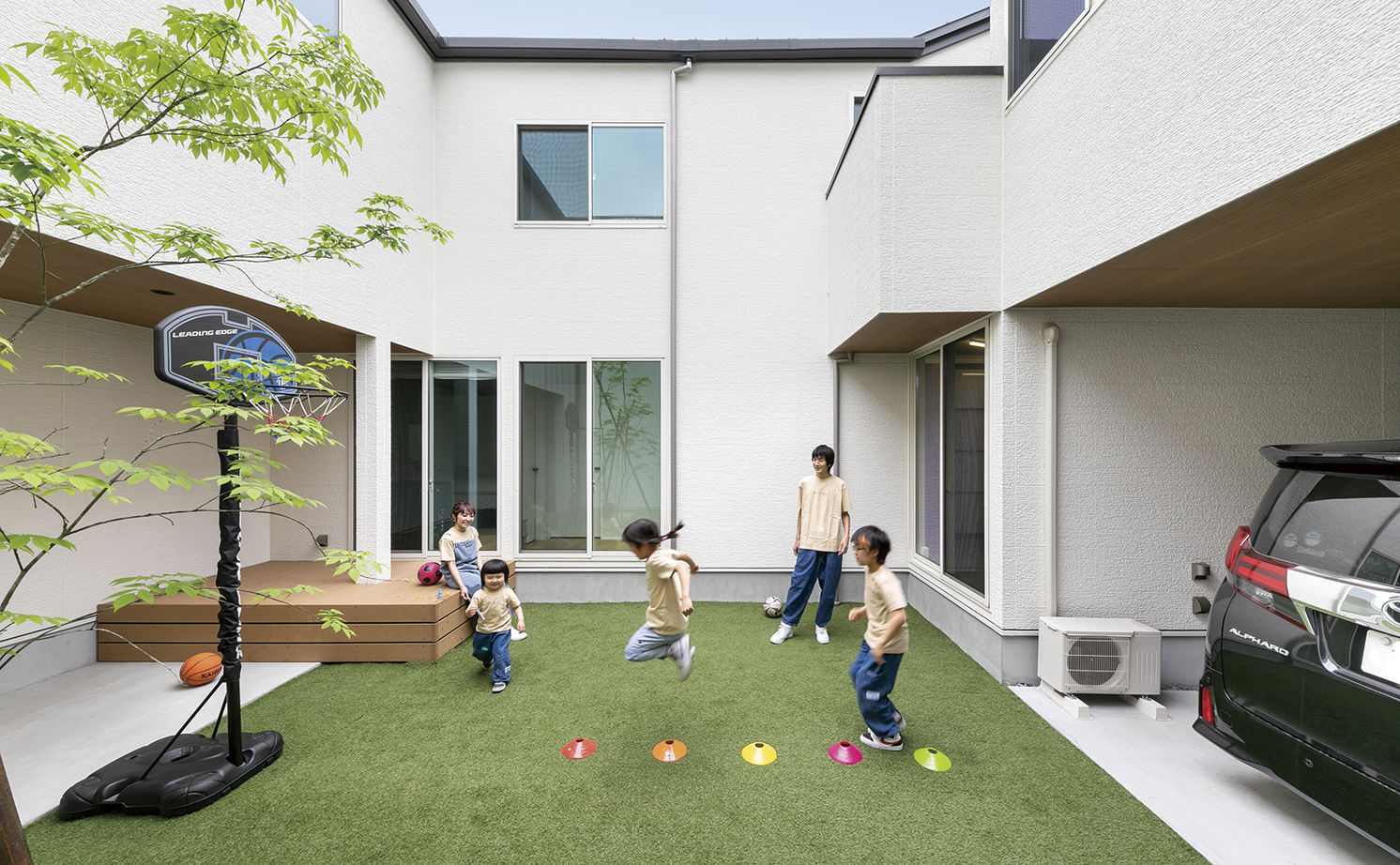 アールギャラリー(アールプランナー) 【4000万円台/2階建て/ビルトインガレージ/中庭/コの字型/間取り図】吹抜け土間＆リビングで遊び心を育む家の建築実例画像3