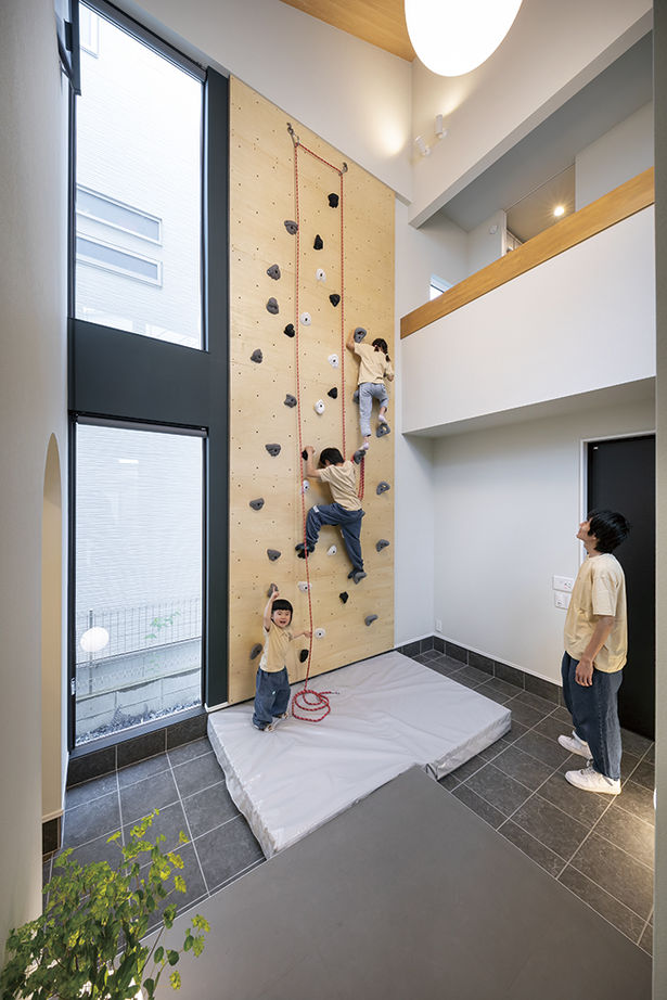 アールギャラリー(アールプランナー) 【4000万円台/2階建て/ビルトインガレージ/中庭/コの字型/間取り図】吹抜け土間＆リビングで遊び心を育む家の建築実例画像5