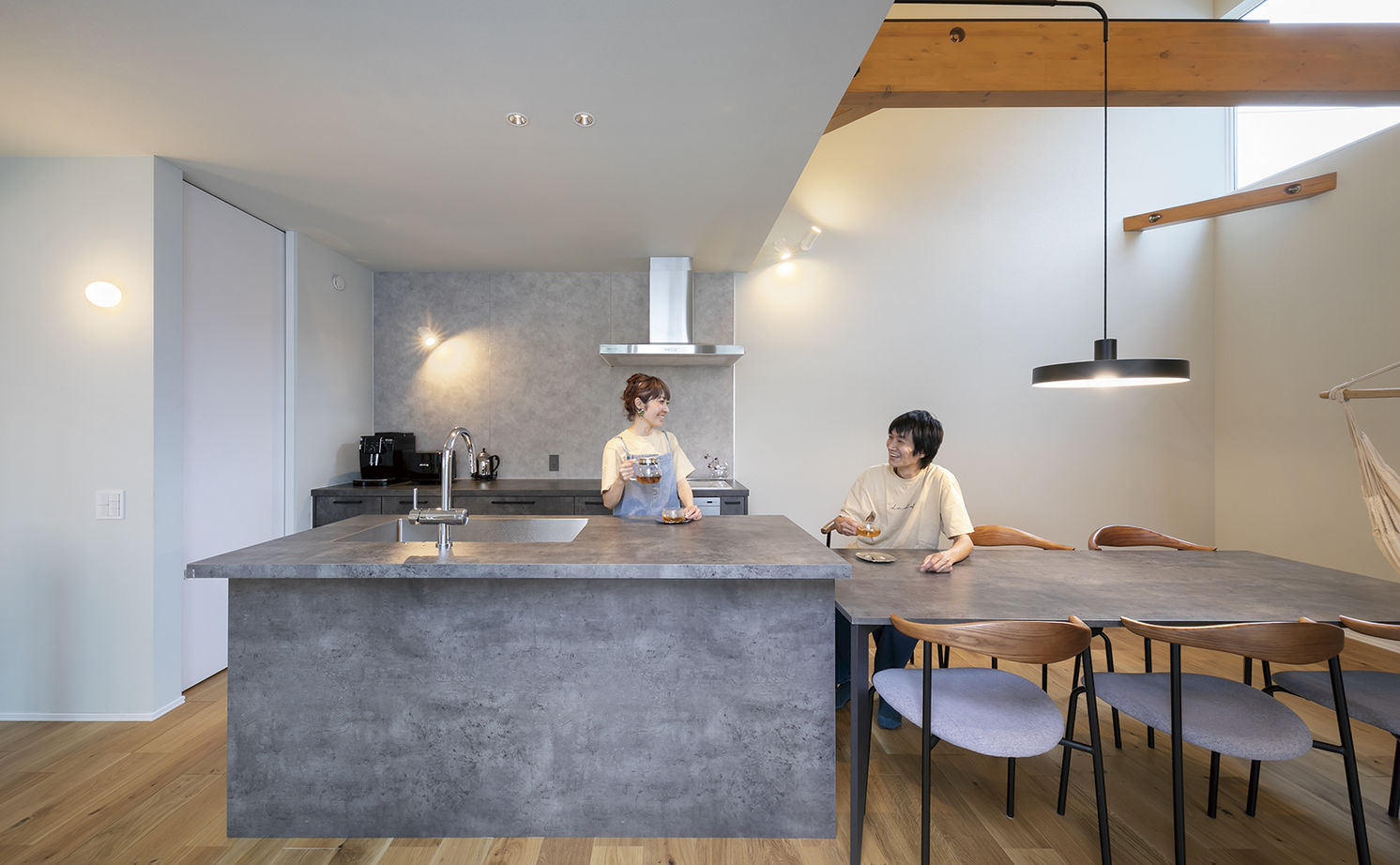 アールギャラリー(アールプランナー) 【4000万円台/2階建て/ビルトインガレージ/中庭/コの字型/間取り図】吹抜け土間＆リビングで遊び心を育む家の建築実例画像8