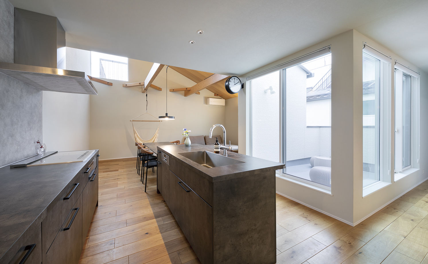 アールギャラリー(アールプランナー) 【4000万円台/2階建て/ビルトインガレージ/中庭/コの字型/間取り図】吹抜け土間＆リビングで遊び心を育む家の建築実例画像10