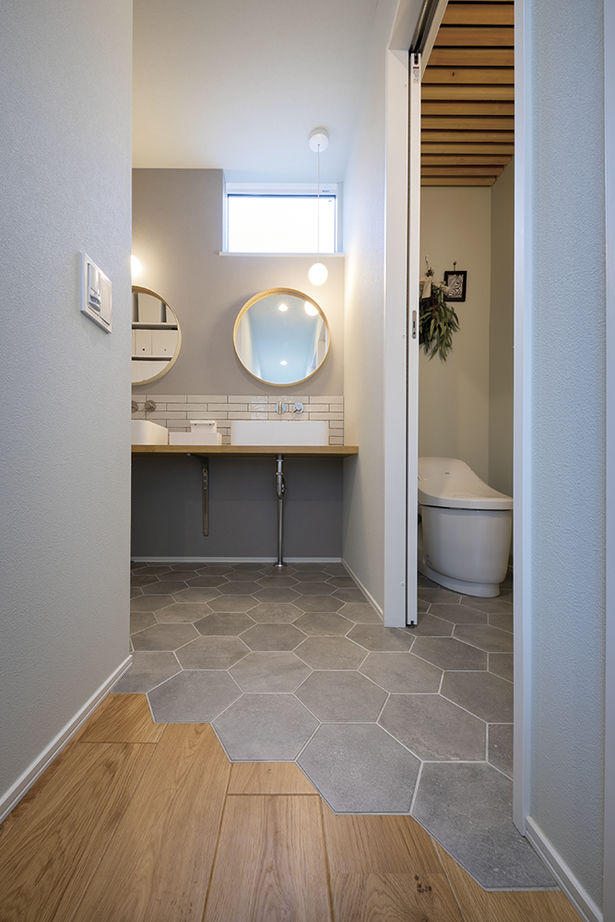 アールギャラリー(アールプランナー) 【4000万円台/2階建て/ビルトインガレージ/中庭/コの字型/間取り図】吹抜け土間＆リビングで遊び心を育む家の建築実例画像16