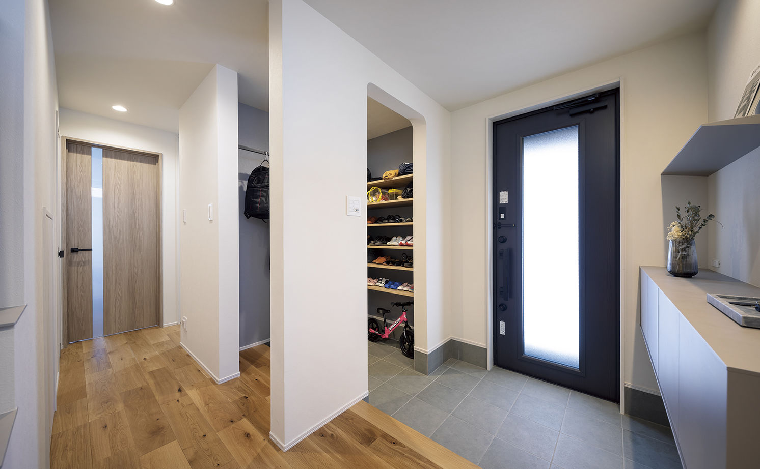 アールギャラリー(アールプランナー) 【3000万円台/3階建て/間取り図】20坪台でリゾートホテルのような寛ぎを。家族時間を謳歌する、3階建ての建築実例画像13