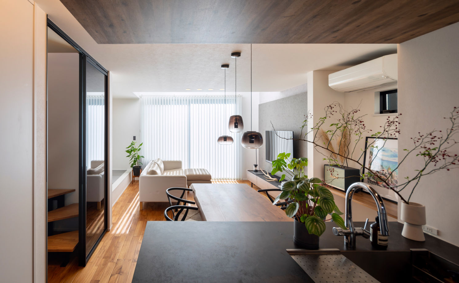 アールギャラリー(アールプランナー) 【2000万円台/30坪台/間取り図】吹抜け×快適動線で、面積以上の広がりを。都市生活で非日常を満喫する家の建築実例画像9