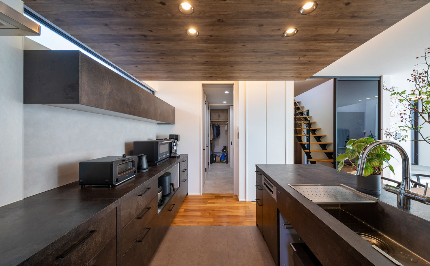 アールギャラリー(アールプランナー) 【2000万円台/30坪台/間取り図】吹抜け×快適動線で、面積以上の広がりを。都市生活で非日常を満喫する家の建築実例画像11