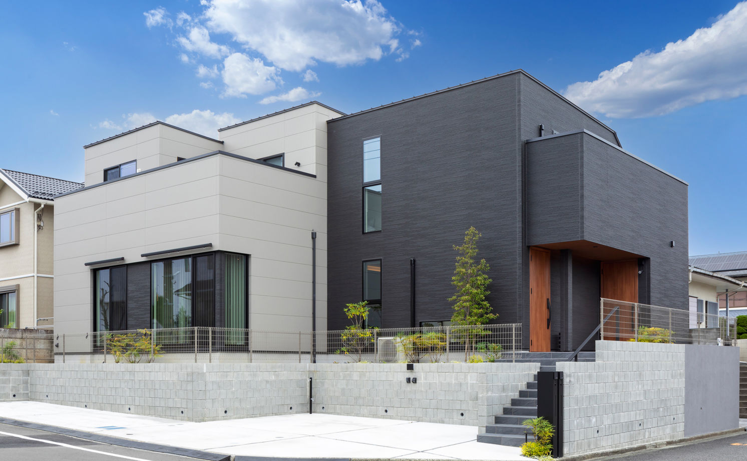 アールギャラリー(アールプランナー) 【ハイグレード住宅/50坪台/2階建て/間取り図】都市生活で叶える二世帯住宅。非日常と家事ラクが共存する家の建築実例画像1