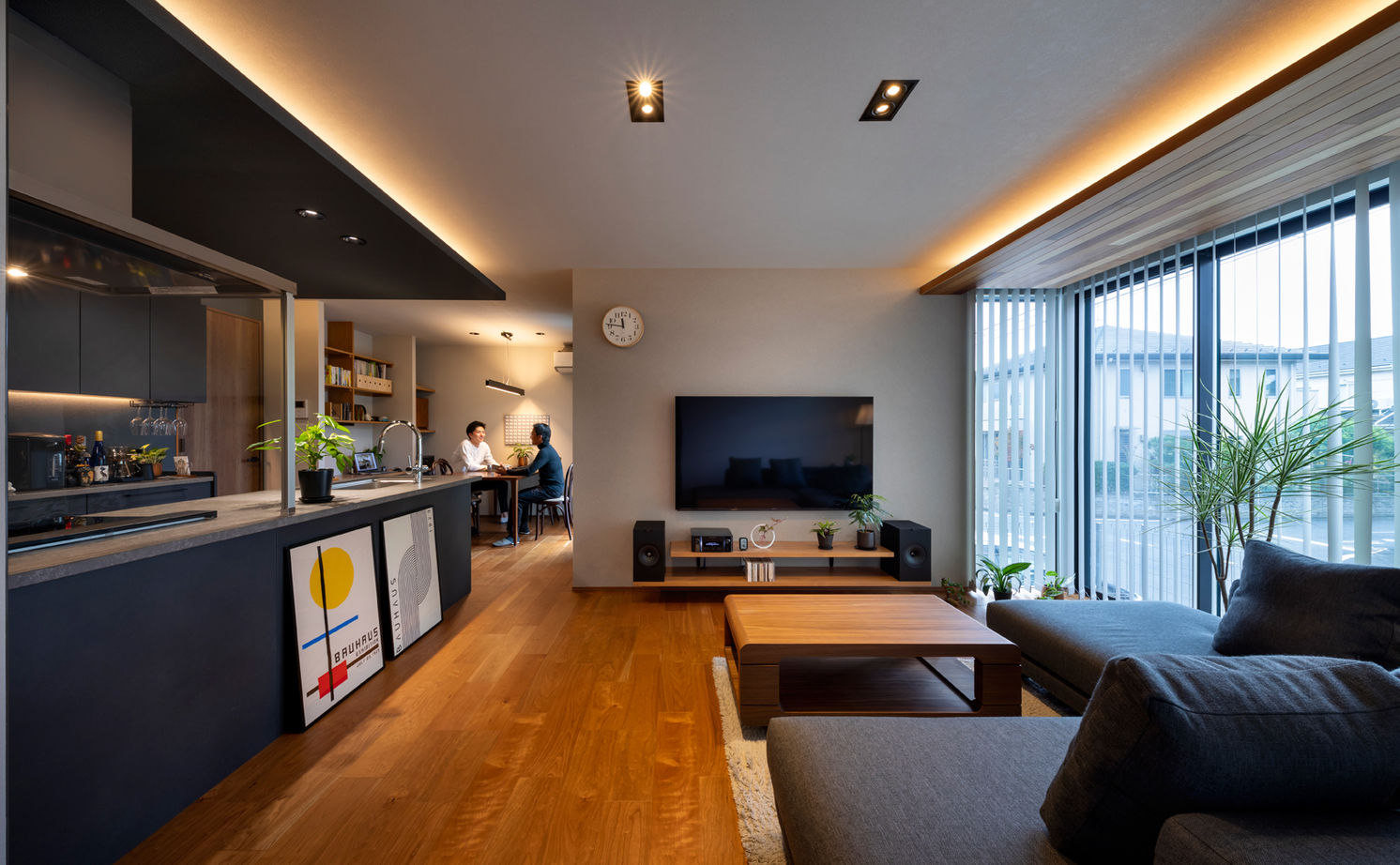 アールギャラリー(アールプランナー) 【ハイグレード住宅/50坪台/2階建て/間取り図】都市生活で叶える二世帯住宅。非日常と家事ラクが共存する家の建築実例画像2