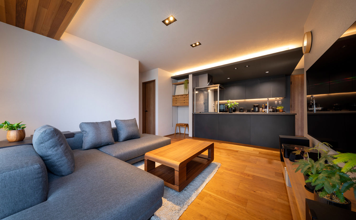 アールギャラリー(アールプランナー) 【ハイグレード住宅/50坪台/2階建て/間取り図】都市生活で叶える二世帯住宅。非日常と家事ラクが共存する家の建築実例画像4