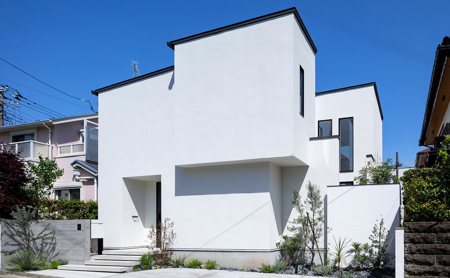 アールギャラリー(アールプランナー) 【3000万円台/シンプルモダン/30坪台/間取り図】カーテンのいらない都市生活。テラスを囲む、コの字型の家の建築実例画像4