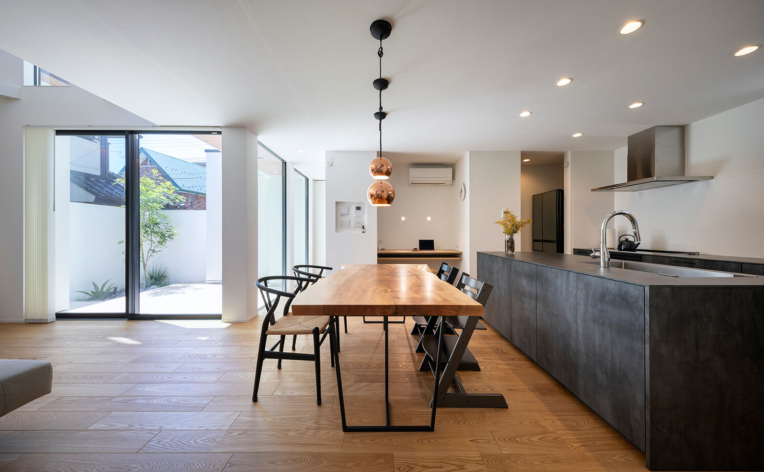 アールギャラリー(アールプランナー) 【3000万円台/シンプルモダン/30坪台/間取り図】カーテンのいらない都市生活。テラスを囲む、コの字型の家の建築実例画像6